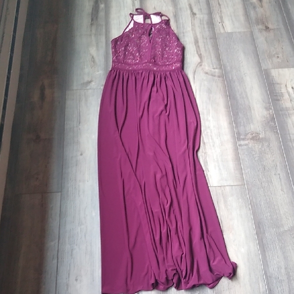 Morgan & Co. Burgundy Lace Evening Dress - Picture 4 of 9